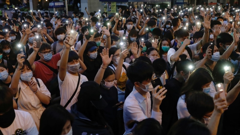 Марш во Хонг Конг за одбележување на годишнината од антивладините протести 