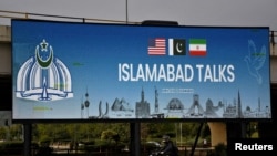 Billboard cu discuțiile de pace la Islamabad, pe 10 aprilie. Pakistanezii nu l-au dat jos, așteptând o nouă rundă.