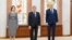 Președinta Maia Sandu, președintele parlamentului, Igor Grosu, și prim-ministrul Alexandru Munteanu, la depunerea jurământului de către Guvernul Munteanu, la Președinție, pe 1 noiembrie 2025. 