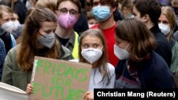 Švedska aktivistica za zaštitu okoliša Greta Tunberg(Thunberg) prisustvuje Globalnom klimatskom štrajku pokreta 'Petkom za budućnost' u Berlinu, Njemačka, 24. septembra 2021. 