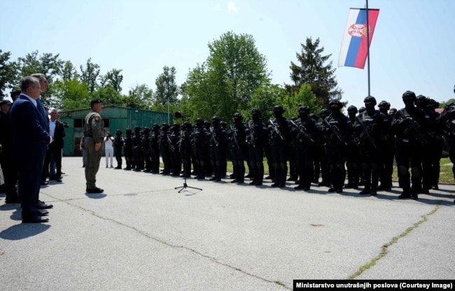 Vuçiq duke vëzhguar nga afër stërvitjet e Xhandarmërisë serbe më 30 qershor 2026.