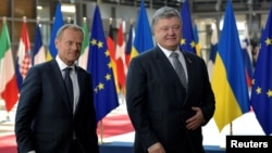 Президенти України Петро Порошенко (праворуч) і Європейської ради Дональд Туск, Брюссель, 22 червня 2017 року
