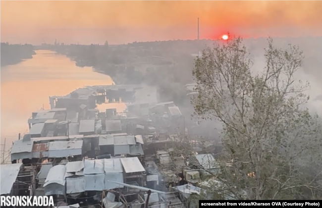 Російські авіаудари по мосту у Херсоні, який зʼєднує місто з мікрорайоном «Острів», 2 серпня 2025 року
