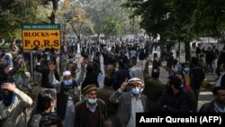 په پاکستان کې سرکاري ملازمینو په بېلا بېلو وختونو کې د معاشونو زیاتولو لپاره احتجاجونه کړي دي ـ پخوانی انځور.