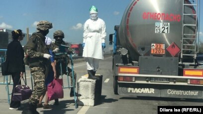 Аквелиядағы жалаңаш қыздар