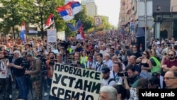 8 სექტემბრის საპროტესტო გამოსვლა ბელგრადში, 5 სექტემბერს ნოვი სადში აქციის ძალადობრივი დარბევის შემდეგ. 