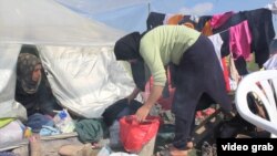 Афганські мігранти у таборі в Греції