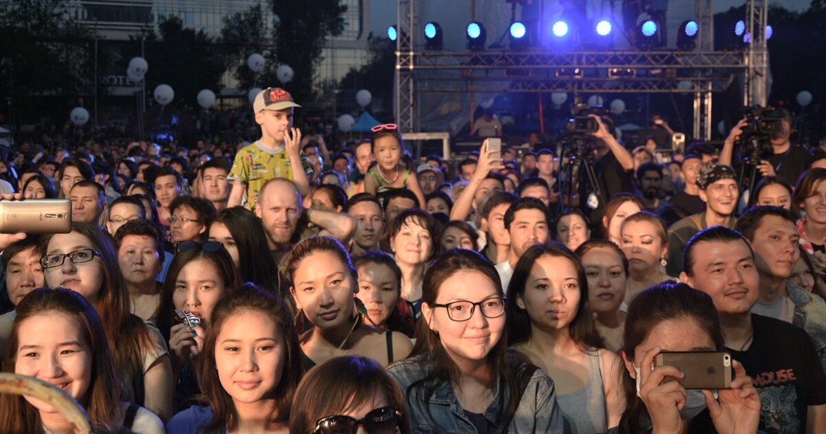 Қыздар ерлердің анустарын жалап, саусақпен қарайды Мен клиторды ынталандыруды жақсы көремін.