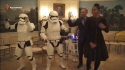 Барак и Мишель Обама танцевали с героями «Звездных войн» (видео)