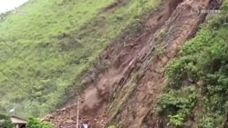 Дар Перу ду теппа фурӯ рехта, маҷрои оби як дарёро тағйир додаанд.