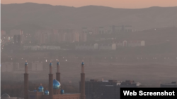 Түтін тұмшалаған Өскемен қаласы (Азаттық архивіндегі сурет)