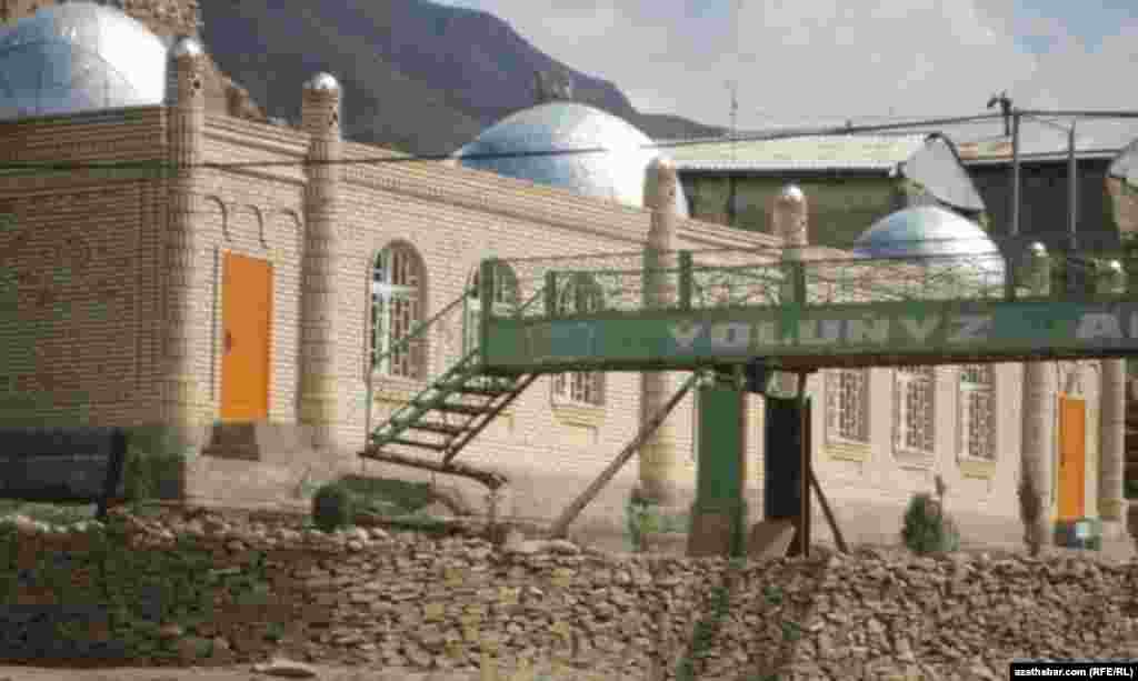 Obada orta mekdep, medpunkt, oba ar&ccedil;ynlygy we uly metjit bar.