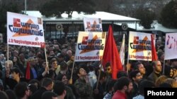 Armenia - The Armenian Revolutionary Federation holds an election campaign rally in Yerevan, 30Mar2017.