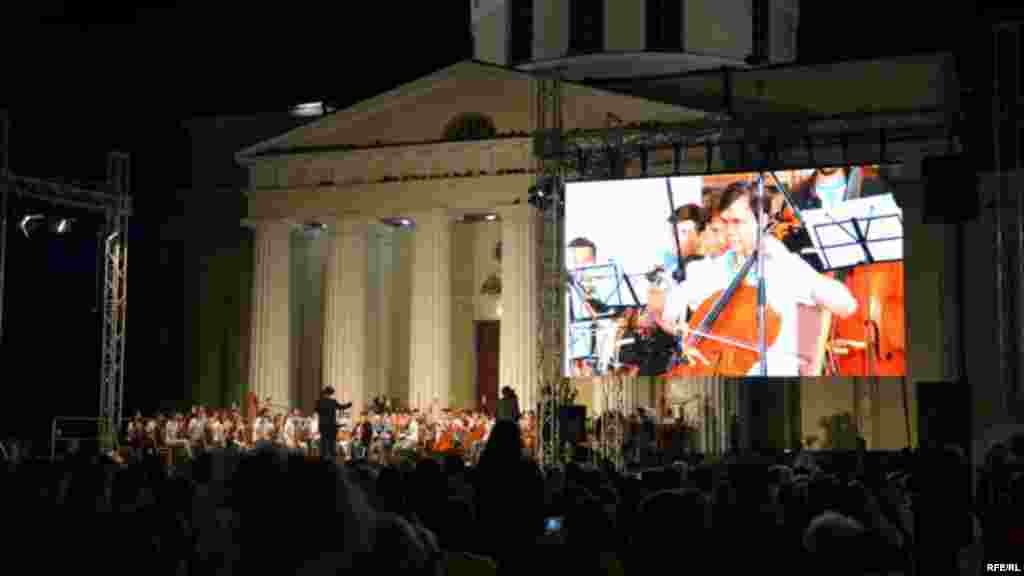  Youth Orchestra (în)cîntă în aer liber #26