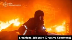 У ДСНС зазначають, що через повторні обстріли рятувальники неодноразово були змушені залишати місця проведення робіт