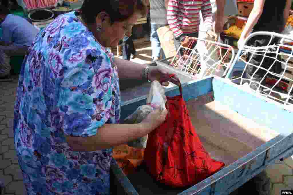 Дар орзуи арзонӣ #121