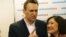 Алексей Навальный и активист Рамиля Саитова, 4 марта 2017 года 