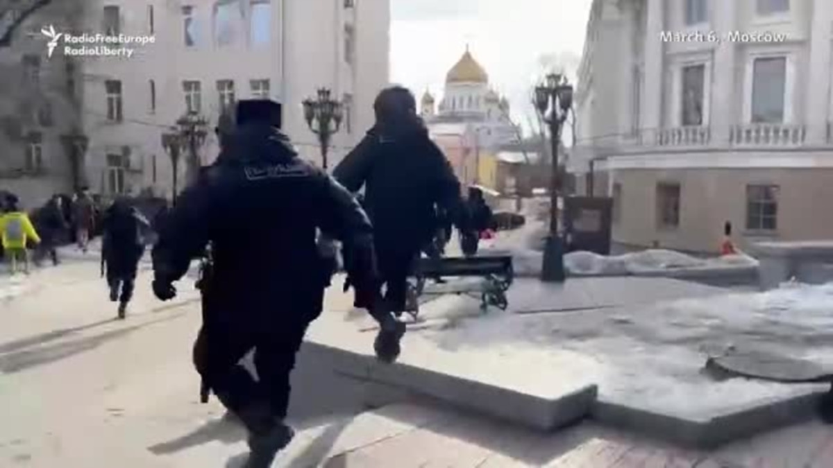 Red is dead: Russian anti-war protesters fly a new flag for peace, Russia