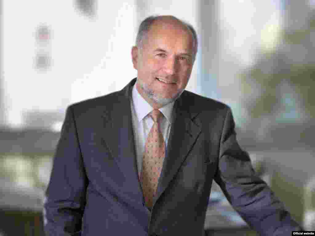 Bosna i Herzegovina - Novi Visoki predstavnik - Ovo je prva službena fotografija Valentina Inzka, novog Visokog predstavnika za BiH. Njegovo imenovanje će biti službeno potvrdjeno 25.3. u Briselu.