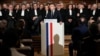 Francuski predsednik Emanuel Makron drži govor na ceremoniji u čast feministkinje i advokatice Žizel Halimi u Apelacionom sudu u Parizu, 8. mart 2023.