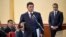 Курулуш министри Нурдан Орунтаев президент Садыр Жапаровдун Ош шаарынын тургундары менен жолугушуусунда. Апрель, 2026-жыл 