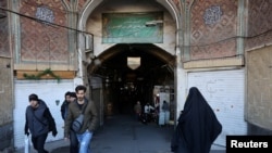 თეირანის დიდი ბაზრის შესასვლელი, ირანის ეროვნული ვალუტის კურსის დაცემის მიმართ საპროტესტო გამოსვლის შემდეგ. 30 დეკემბერი, 2025 წელი (საილუსტრაციო ფოტო) 