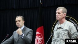 جنرال ستنلی مک کرستال و مارک سیدویل نماینده ملکی ناتو برای افغانستان