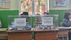 Избирателна секция в село Мало Конаре, област Пазарджик. В момента българите имат право да гласуват с хартиени бюлетини или на машина. Снимката е архивна.