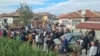 Пазарджишкото село Огняново в деня на изборите, когато наблюдатели направиха граждански арест на няколко души, за които казаха, че купуват гласове. 12 октомври 2025 г.