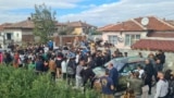 Пазарджишкото село Огняново в деня на изборите, когато наблюдатели направиха граждански арест на няколко души, за които казаха, че купуват гласове. 12 октомври 2025 г.