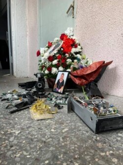 Тбилиси, народный мемориал памяти погибшего телеоператора Лексо Лашкаравы