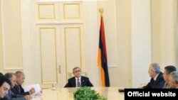 Armenia - President Serzh Sarkisian meets top security officials on amnesty issue, 02June2009