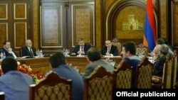 Armenia - Prime Minister Hovik Abrahamian chairs a meeting with senior government officials and exporters, Yerevan, 1Dec2015.