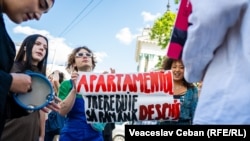 Protest în fața Primăriei Chișinău față de demolarea recentă a „Apartamentului deschis”, 8 iunie 2026