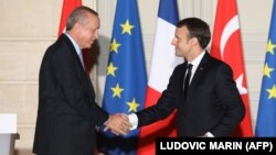 Реджеп Эрдоган и Эммануэль Макрон на переговорах в Париже, 5 января 2018 года.