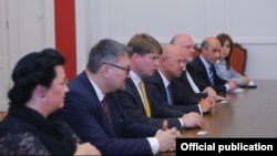 Armenia -- Legislators representing the Alternative for Germany (AfD) party meet with parliament deputies fromt the Prosperous Armenia Party, Yerevan, May 27, 2019.