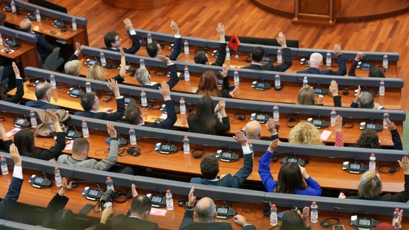 Konstituohet Kuvendi pavarësisht kundërshtimeve të Listës Serbe