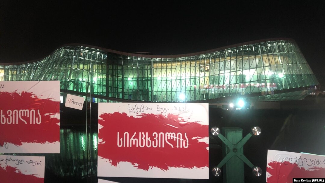 Оппозиция и гражданские активисты сегодня потребовали отправить в отставку руководство МВД