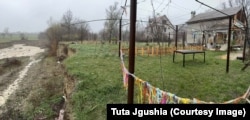 თუთას და ების ეზოს ნარჩენი სტიქიის შემდეგ