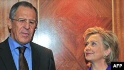 U.S. Secretary of State Hillary Clinton and Russian Foreign Minister Sergei Lavrov discussed the Iranian nuclear program at a January 27 meeting in London.