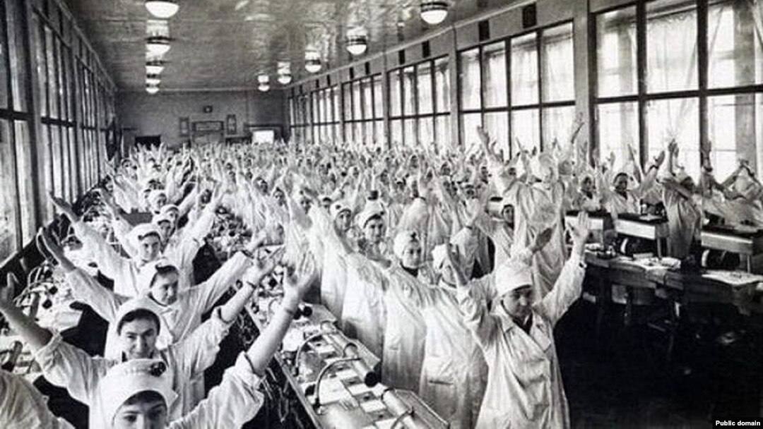 "Everybody on your feet!"