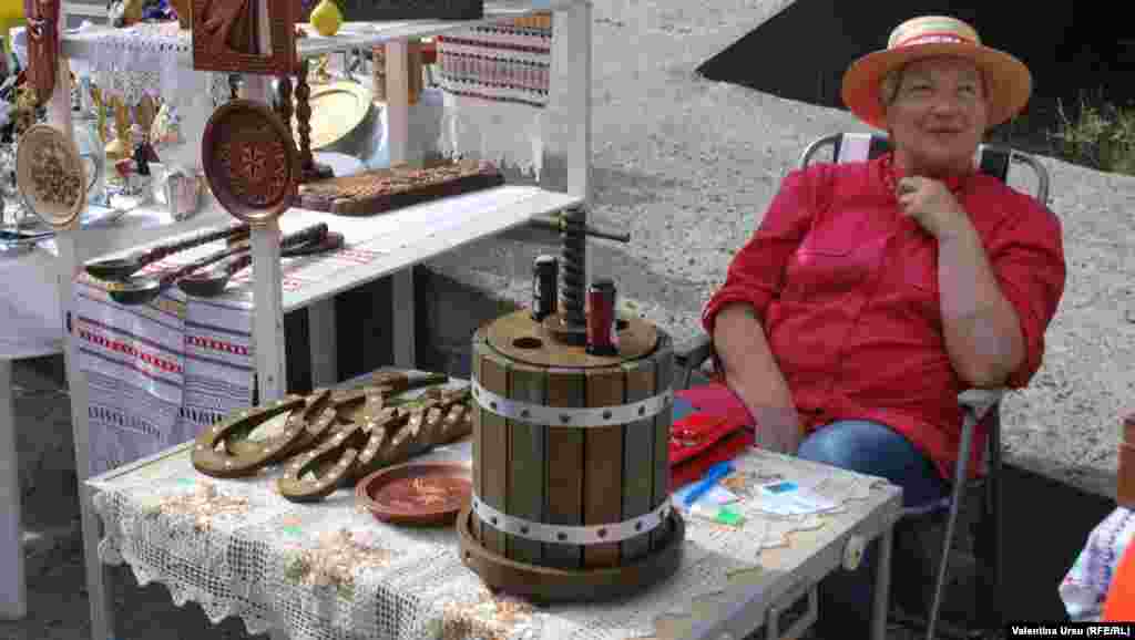 Industriile de pe lături...