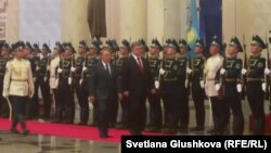 Президенти України і Казахстану Петро Порошенко і Нурсултан Назарбаєв. Астана, 9 жовтня 2015 року