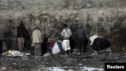 Afghanistan -- Drug addicts smoke heroin on a river in Kabul, 18Jan2013