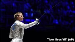 Sabrera ucraineană Olga Kharlan a fost descalificată joi, de la Campionatul Mondial de scrimă, după ce a câştigat meciul cu rusoaica Anna Smirnova, dar a refuzat să o salute la finalul meciului.