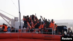 Izbegli i migranti na brodu Lifeline