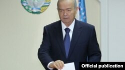 İslam Karimov səs verir