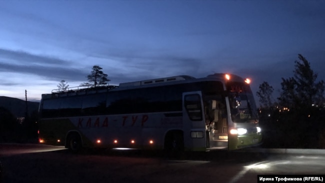 Послушницы женского монастыря приехали и уехали на автобусе