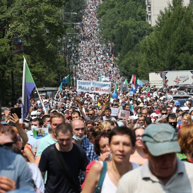 A Governor 'More Popular Than Putin': What's Behind Big Protests In Russia's Far East?