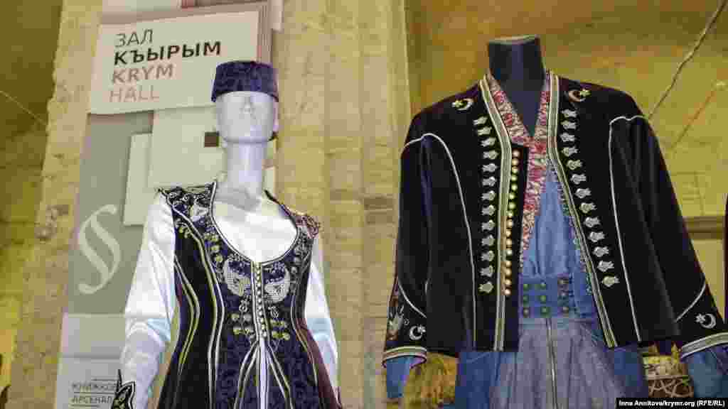 В рамках спецпроекта можно познакомиться с традиционной одеждой крымских татар.